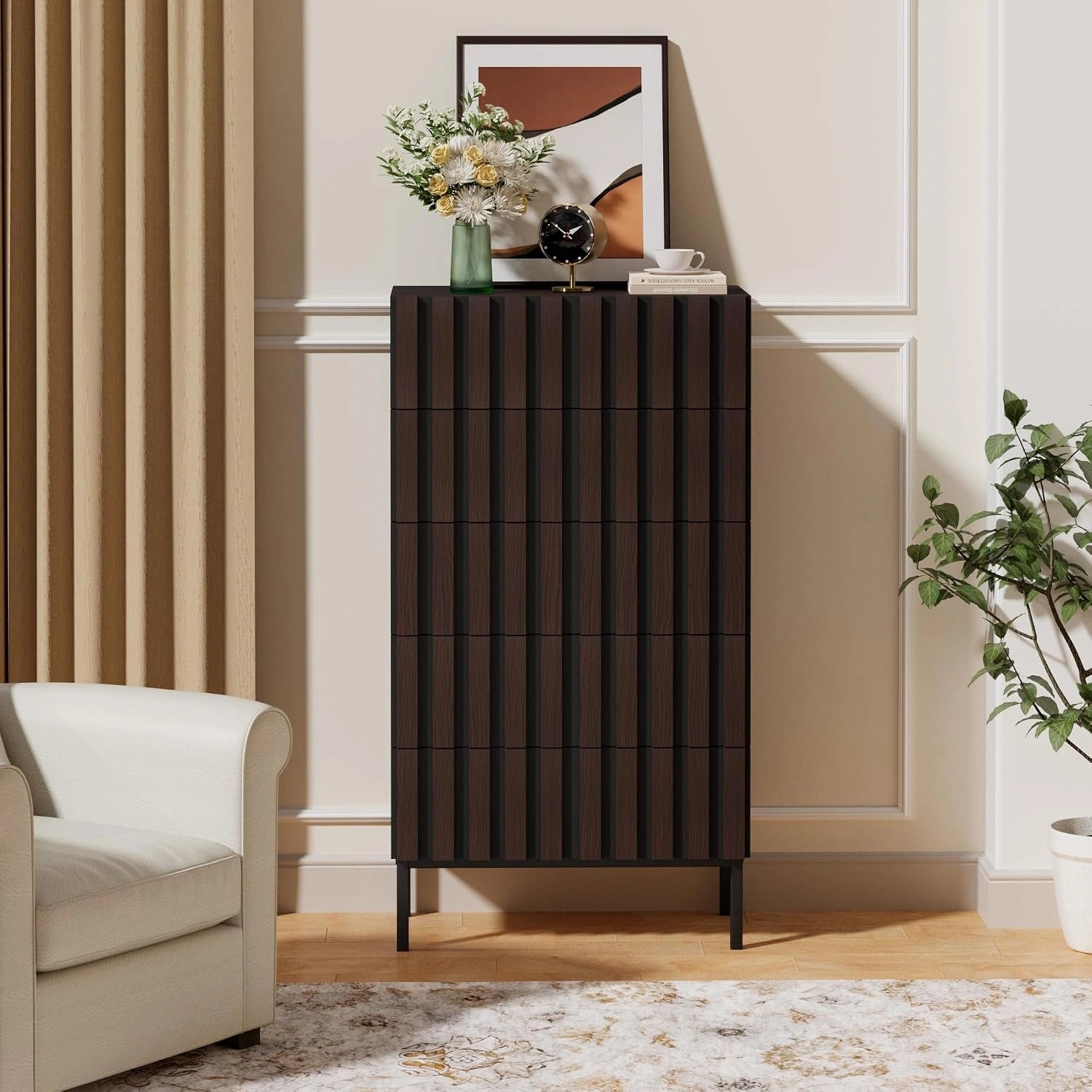 UEV Commode à 5 tiroirs, Marron et Noir, 60 x 34 x 110 cm, Commode Étroite, Grand Espace de Rangement, Chambre à Coucher, Pieds Métal, Motif de Ligne
